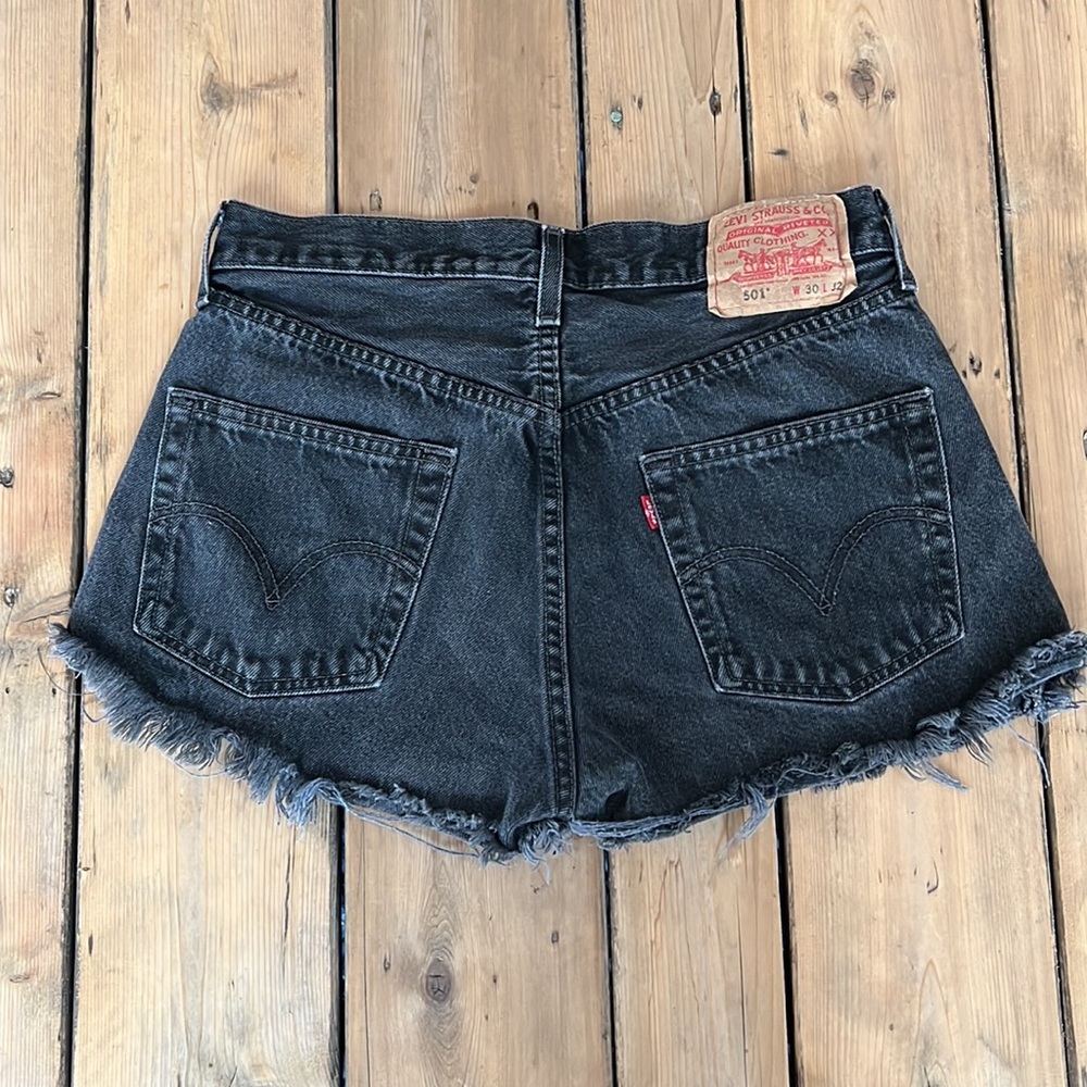 Vintage Black Levi’s 501 Cut Off Shorts size 30